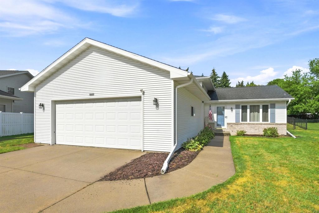 3885 Cobblestone Court, OSHKOSH
