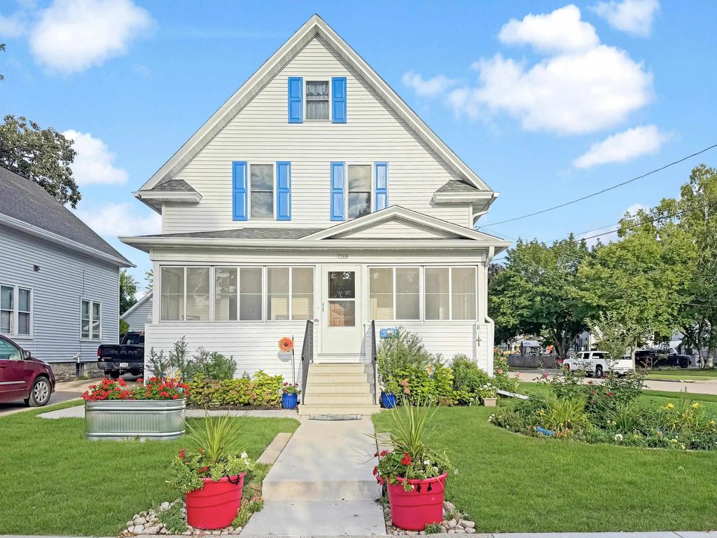 1564 Plummer Street, OSHKOSH