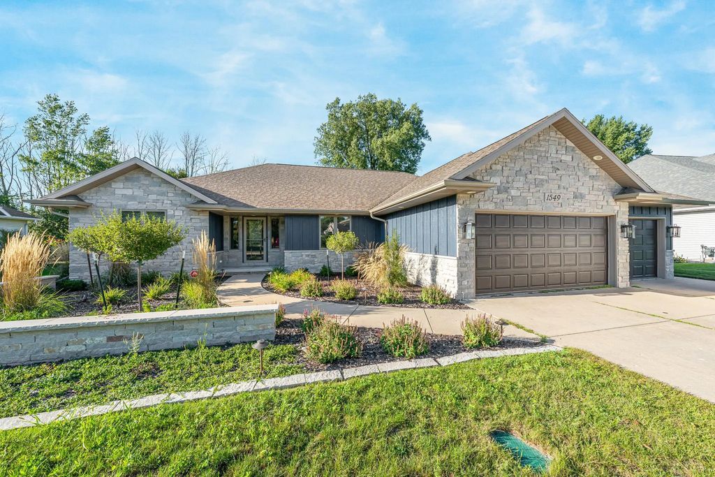 1549 Belle Plane Circle, GREEN BAY
