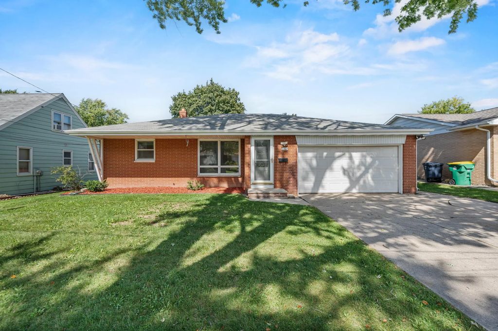 2027 Hillview Drive, GREEN BAY