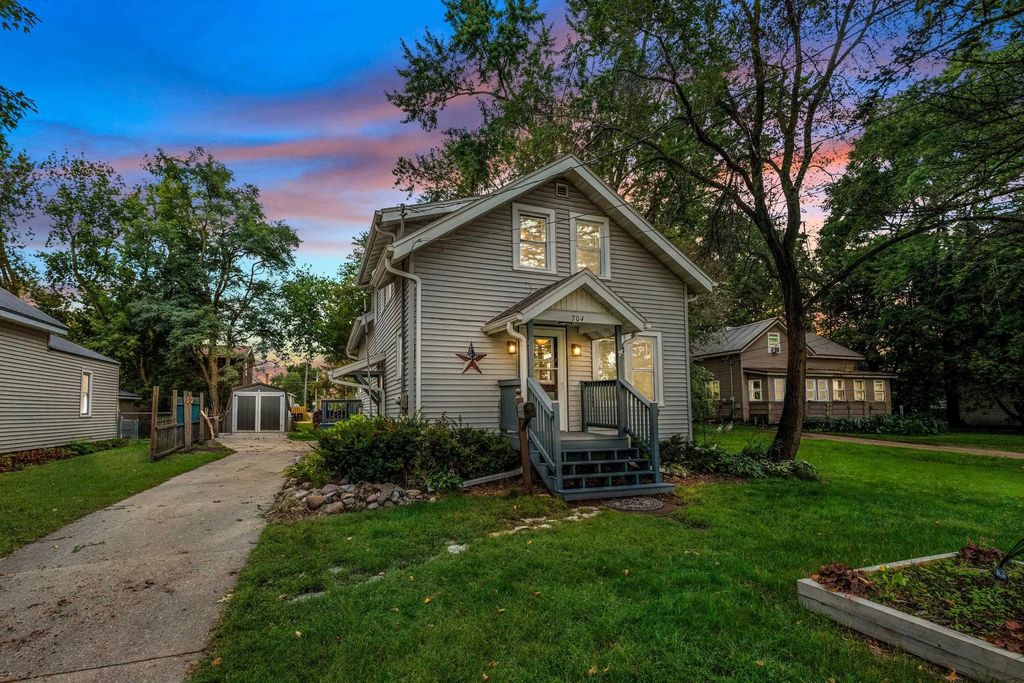 704 E Center Street, SHAWANO
