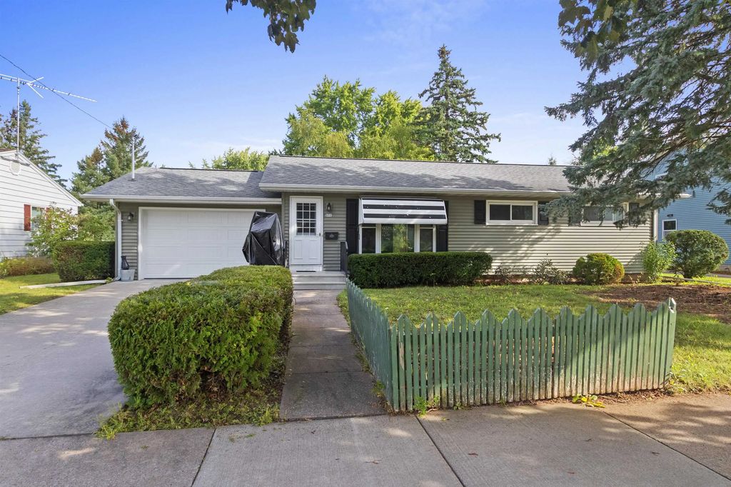 896 W 18th Avenue, OSHKOSH