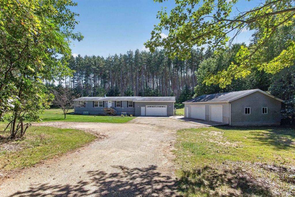 W4877 Chicago Drive, REDGRANITE