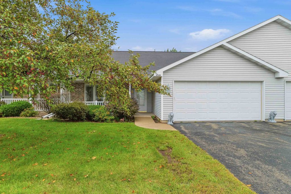 456 Wyldewood Drive B, OSHKOSH