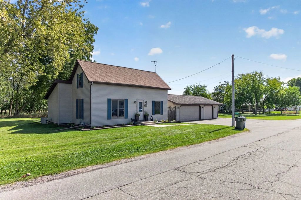 317 S 5th Avenue, WINNECONNE