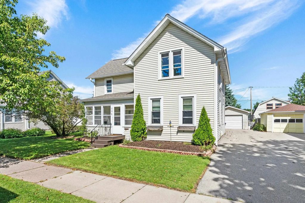 315 E Quincy Street, NEW LONDON