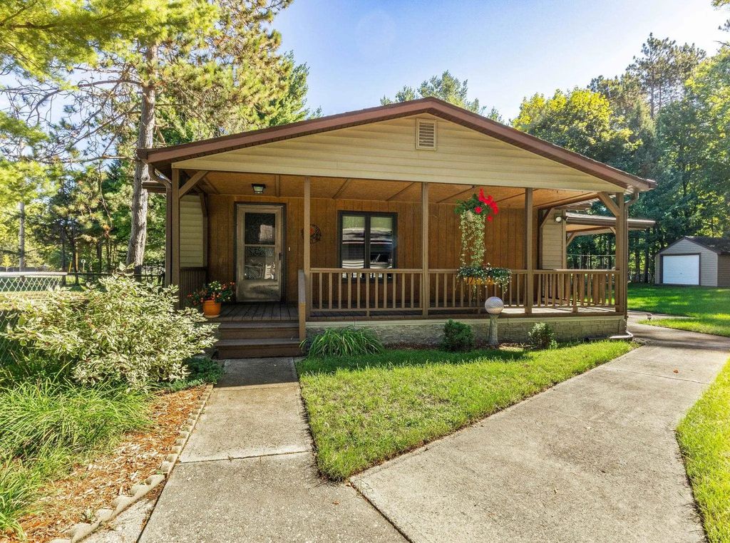 W1323 County Road B, MARINETTE