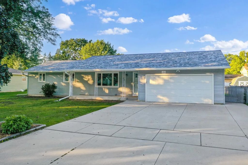 1194 April Lane, GREEN BAY