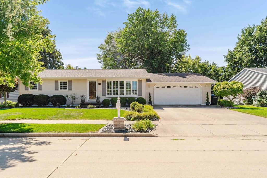 841 Eckardt Court, OSHKOSH