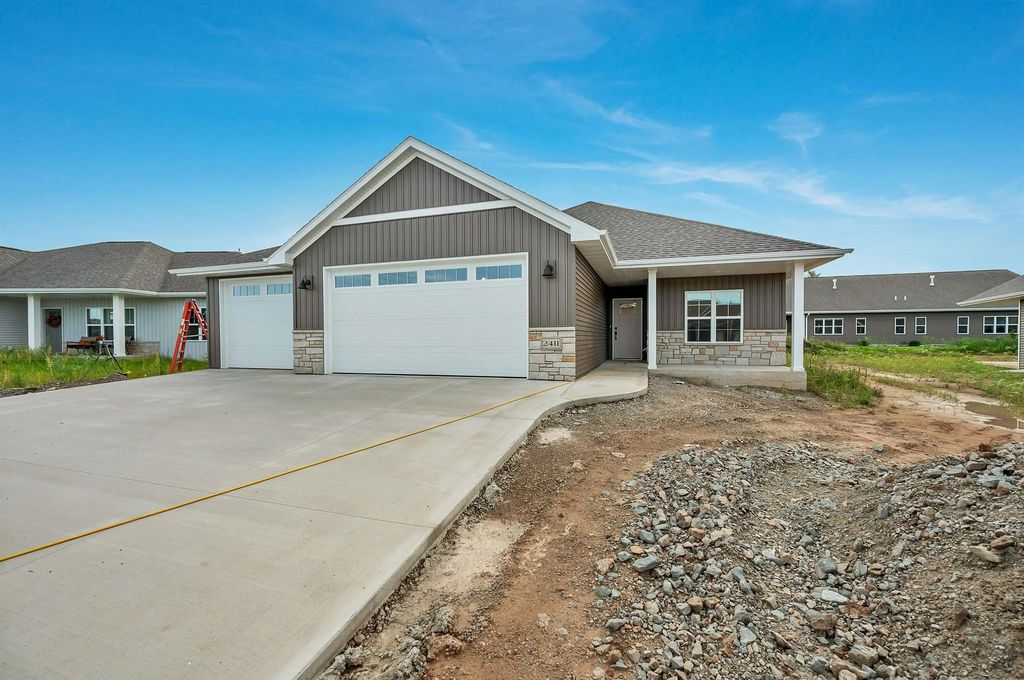 2411 Whispering Wind Lane, GREEN BAY