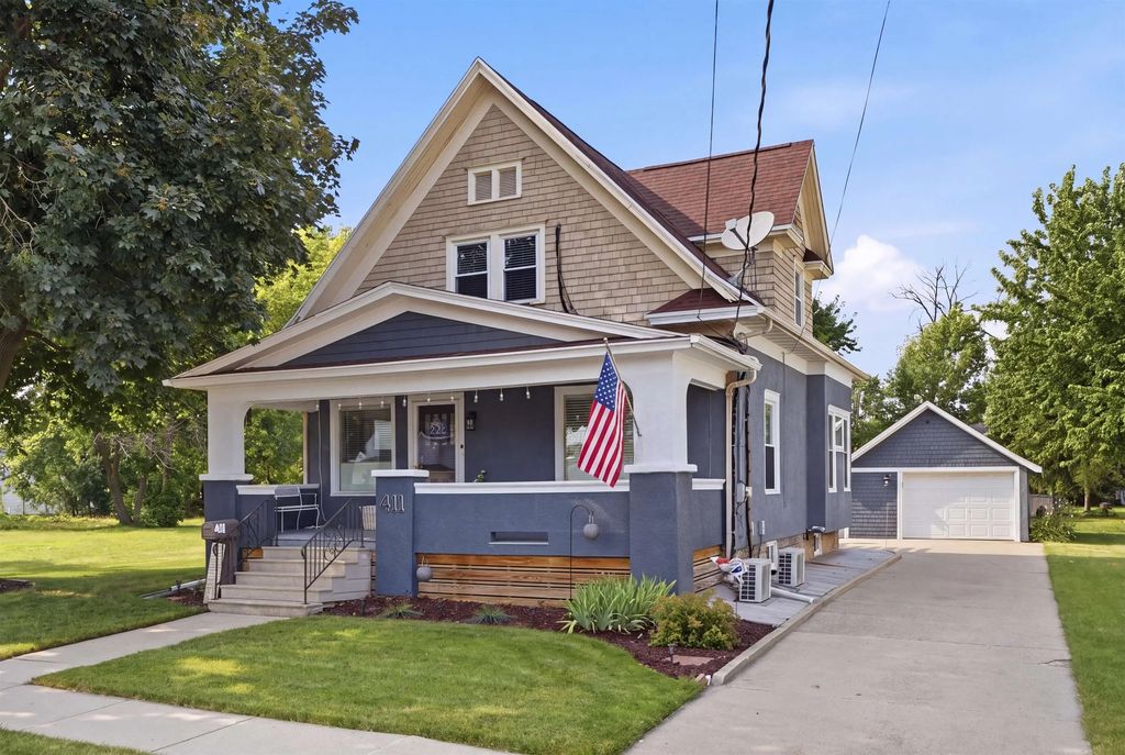 411 Monroe Street, NEENAH