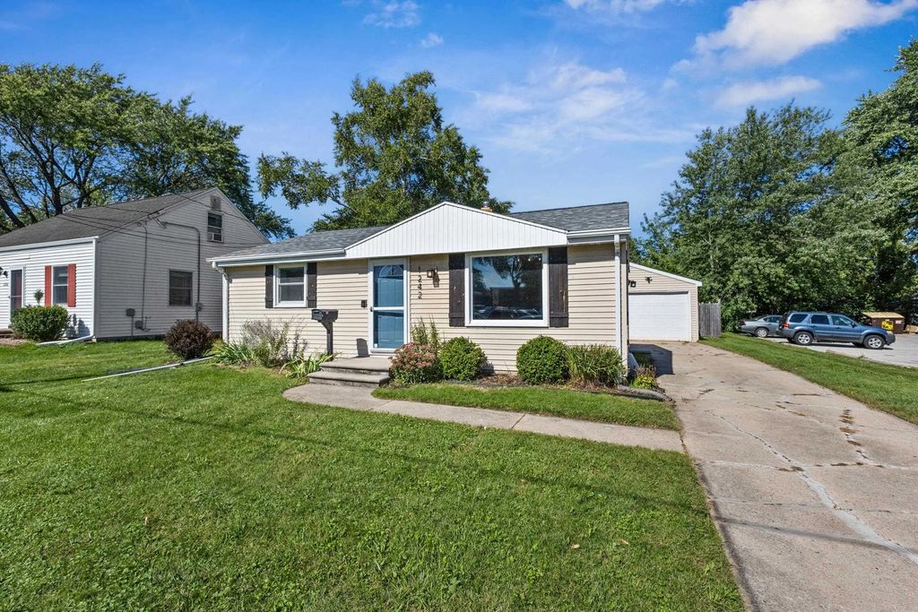 1242 Lore Lane, GREEN BAY