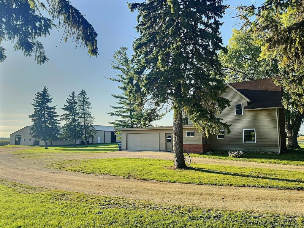 N8213 Sales Road, VAN DYNE