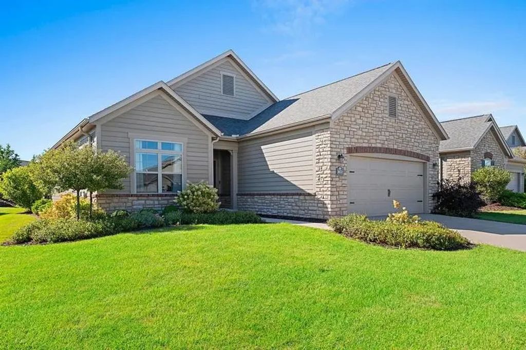 3670 Ponds Edge Court, DE PERE