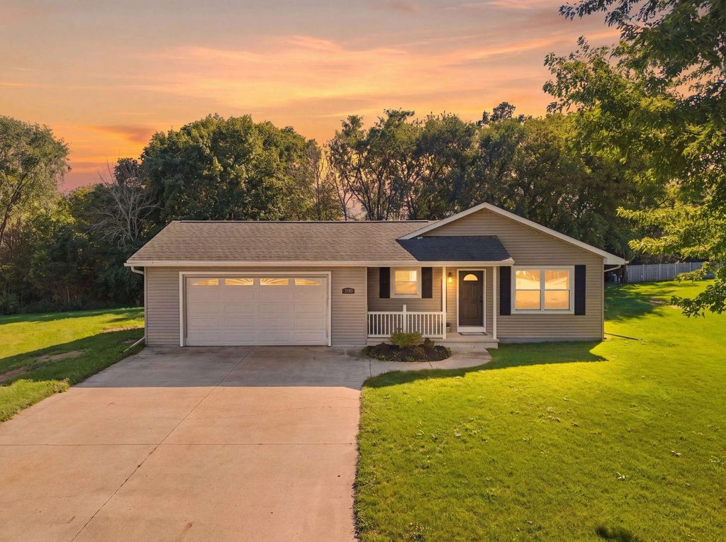 1136 Mistletoe Lane, WINNECONNE