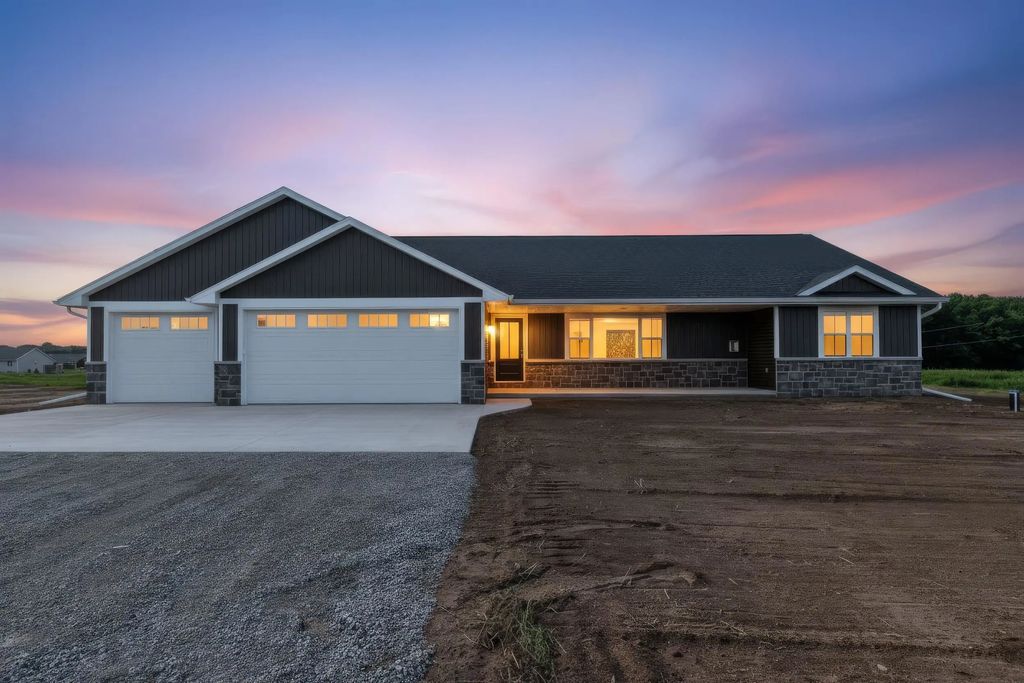2722 Westline Road, SUAMICO