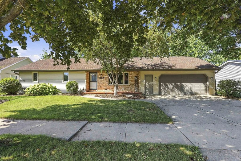 1815 Roosevelt Street, LITTLE CHUTE
