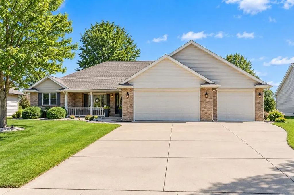 1188 Stillwater Court, GREEN BAY