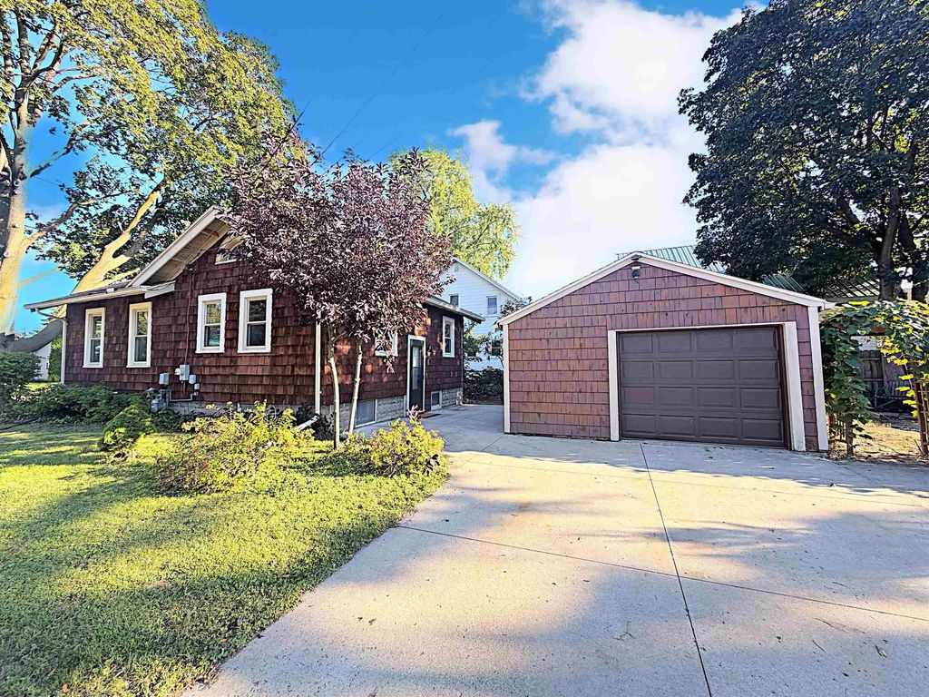 1325 Wisconsin Street, OSHKOSH