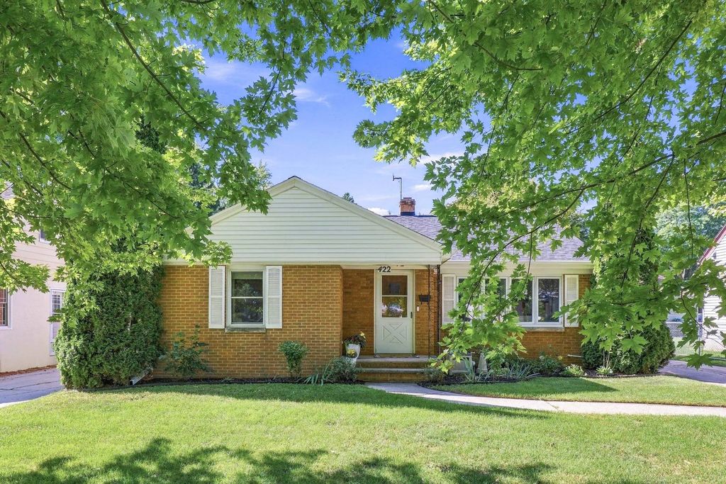 422 E Mission Road, GREEN BAY
