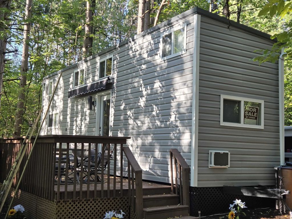 W7685 North Street, WAUSAUKEE