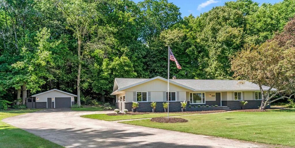 W3828 Highview Drive, APPLETON