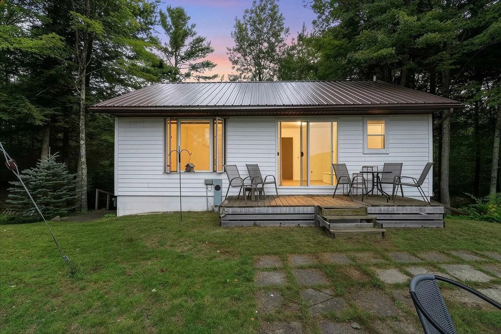 15808 E Chain Lake Road, LAKEWOOD