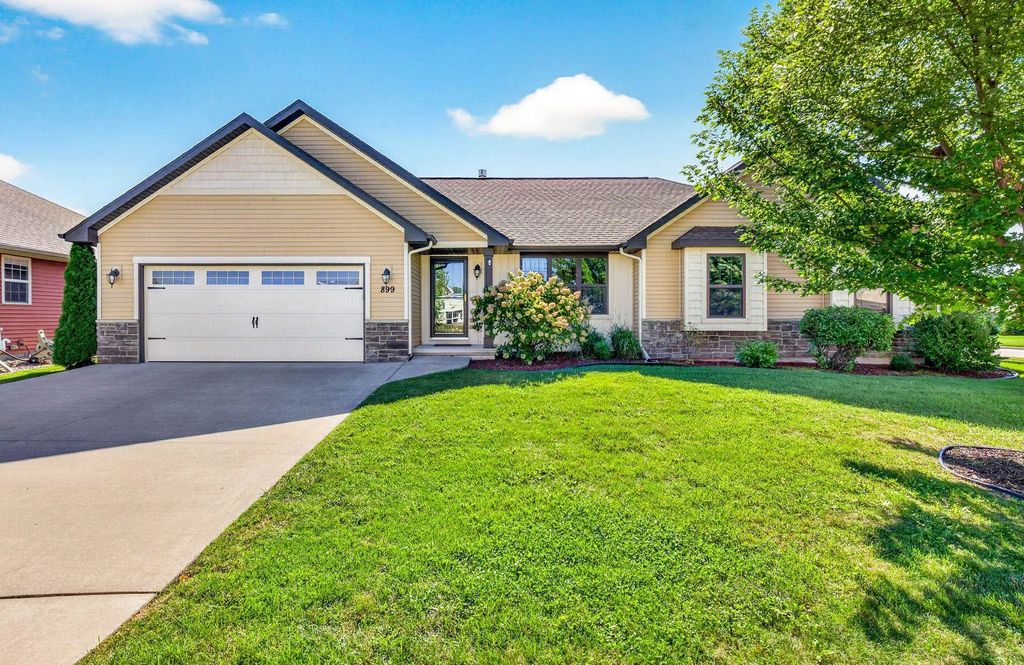 899 Lotus Trail, MENASHA