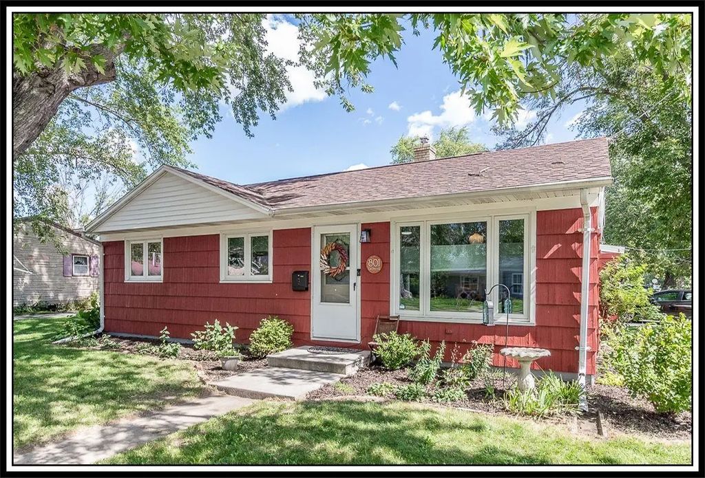 801 Grove Street, MENASHA
