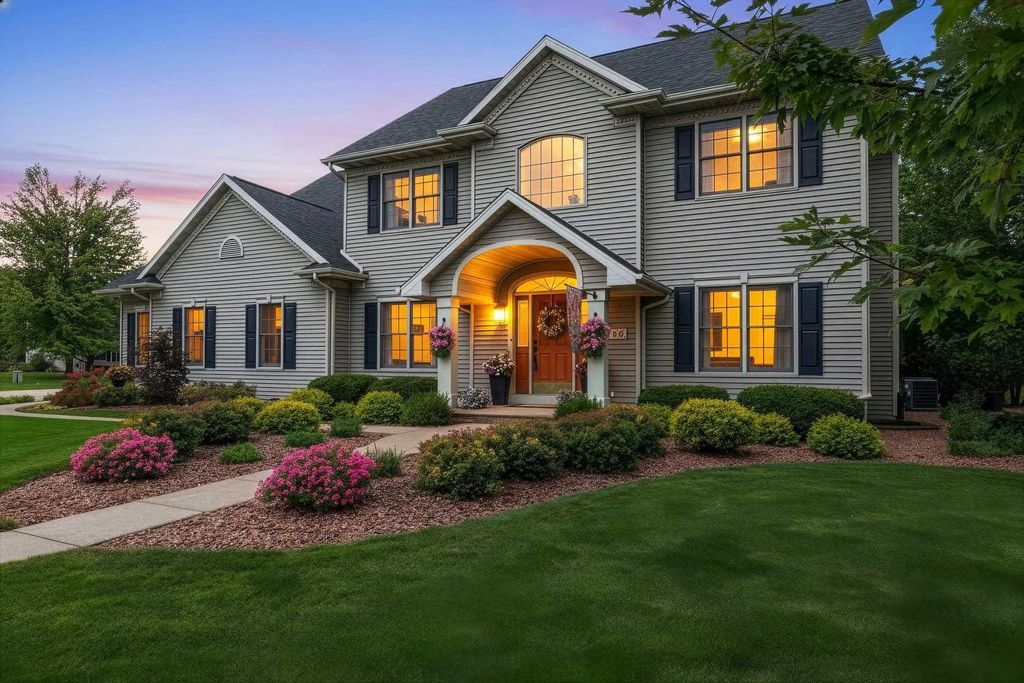 764 Saddlebrook Court, NEENAH