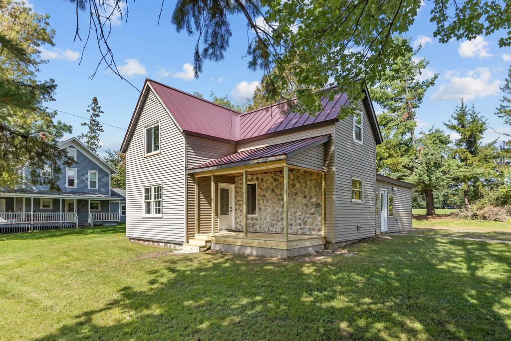 160 Mill Streets, IOLA
