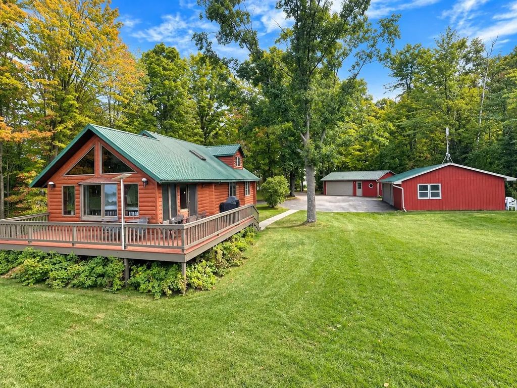 619 Arbutus Point Lane, PICKEREL