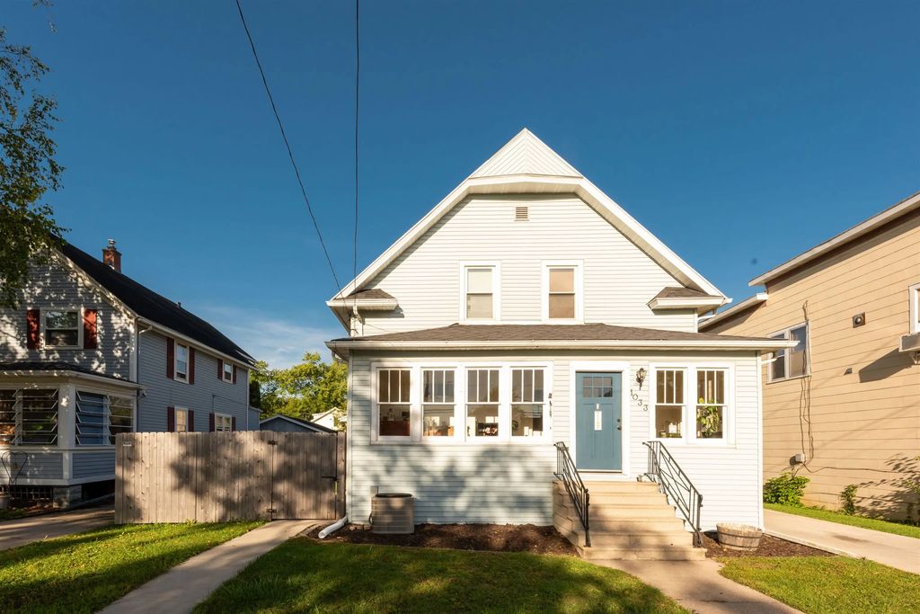 1033 N Sawyer Street, OSHKOSH