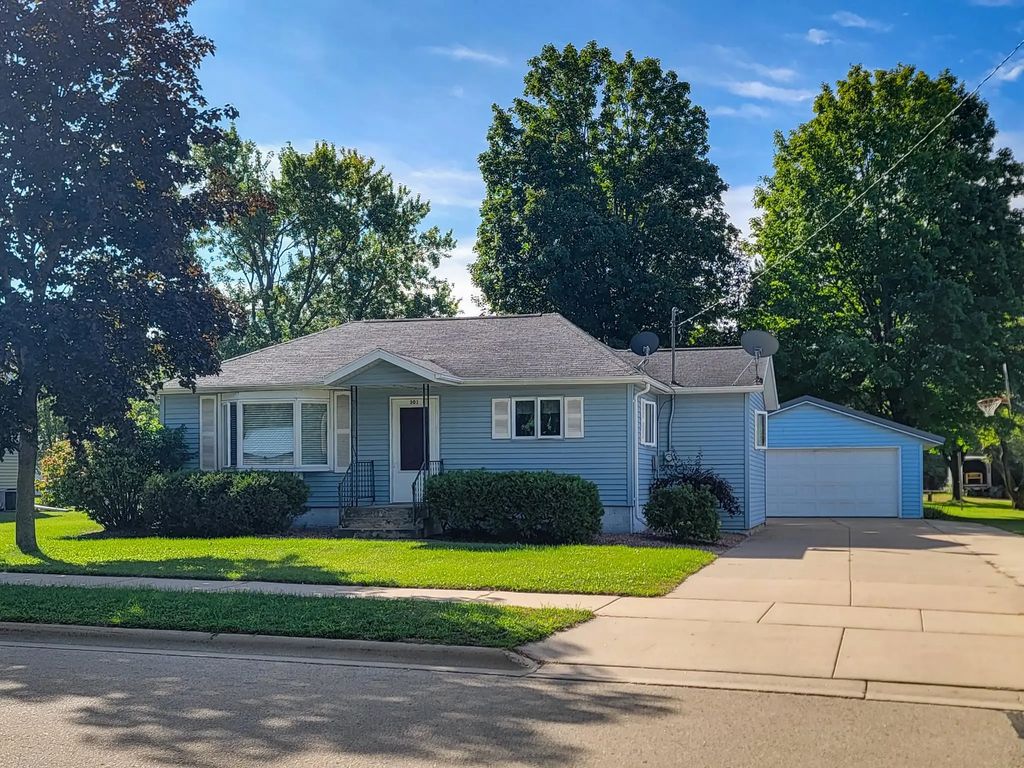 301 W Howard Street, MANAWA
