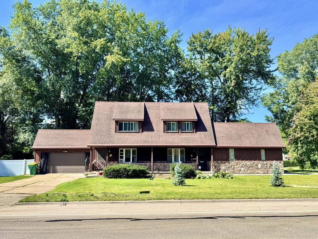 1940 Wood Lane, GREEN BAY