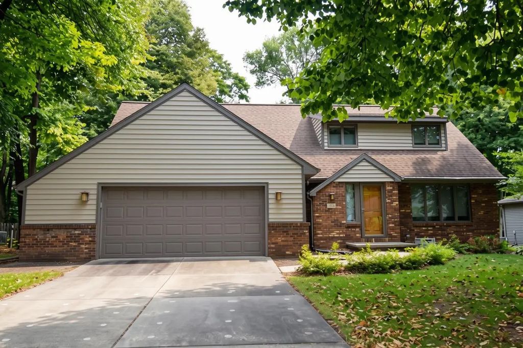3316 S White Birch Lane, APPLETON