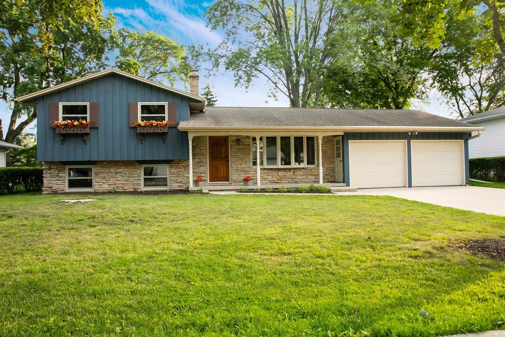 1255 April Lane, GREEN BAY