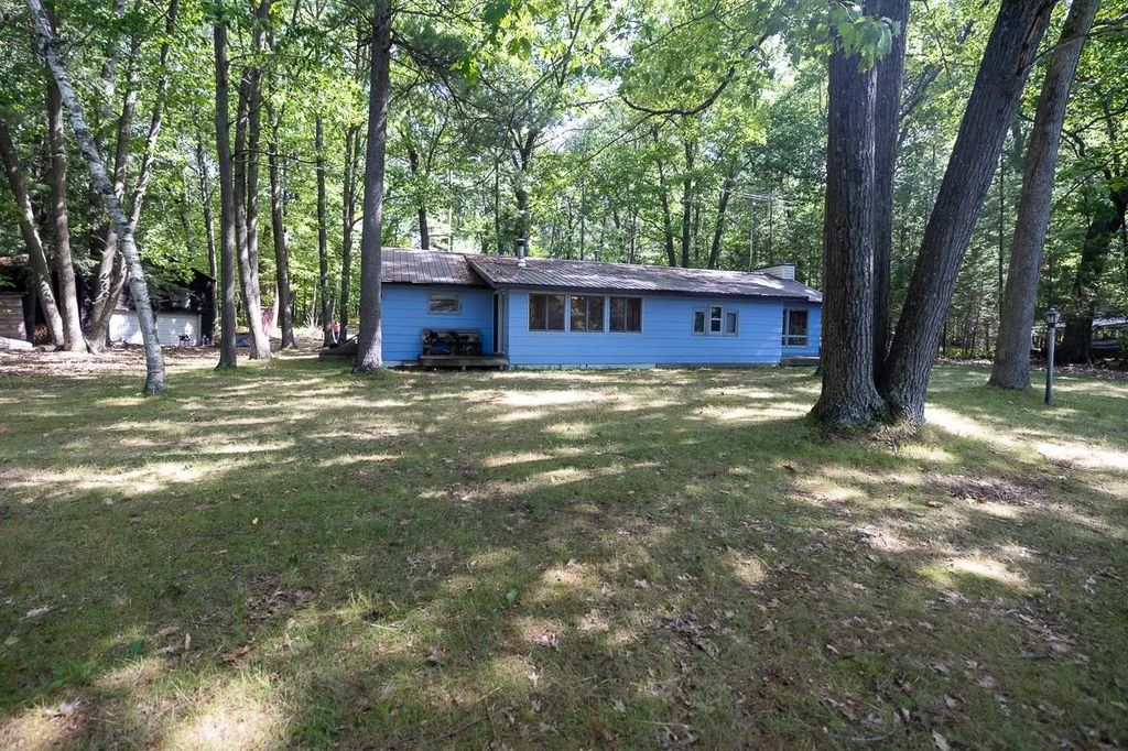 N2809 River Drive, WALLACE