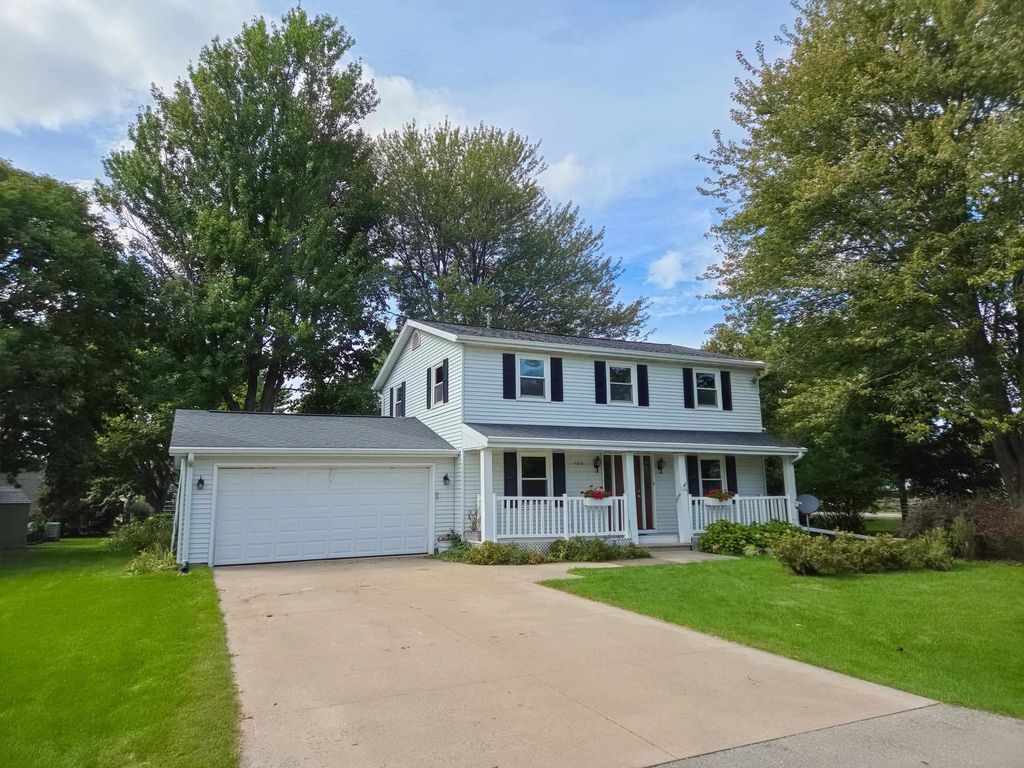 1310 Stead Drive, MENASHA