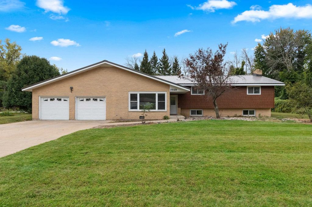 1529 Lakeview Drive, GREEN BAY