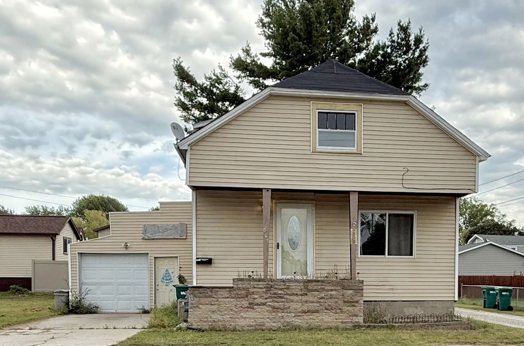 607 Cushman Street, MARINETTE