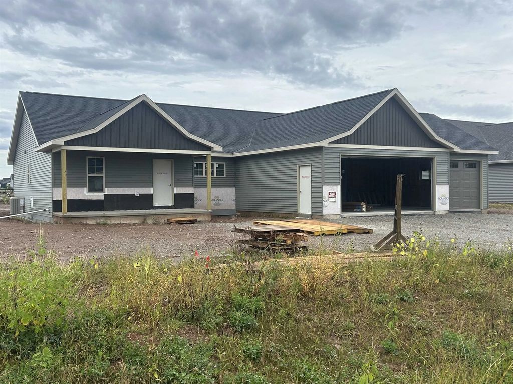 8361 Marlo Avenue, NEENAH