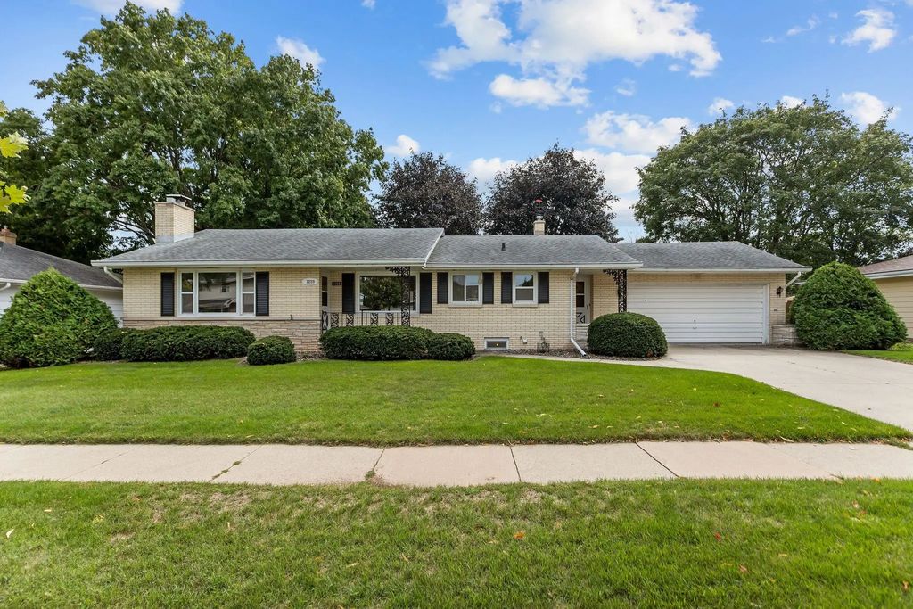 1229 E Pershing Street, APPLETON