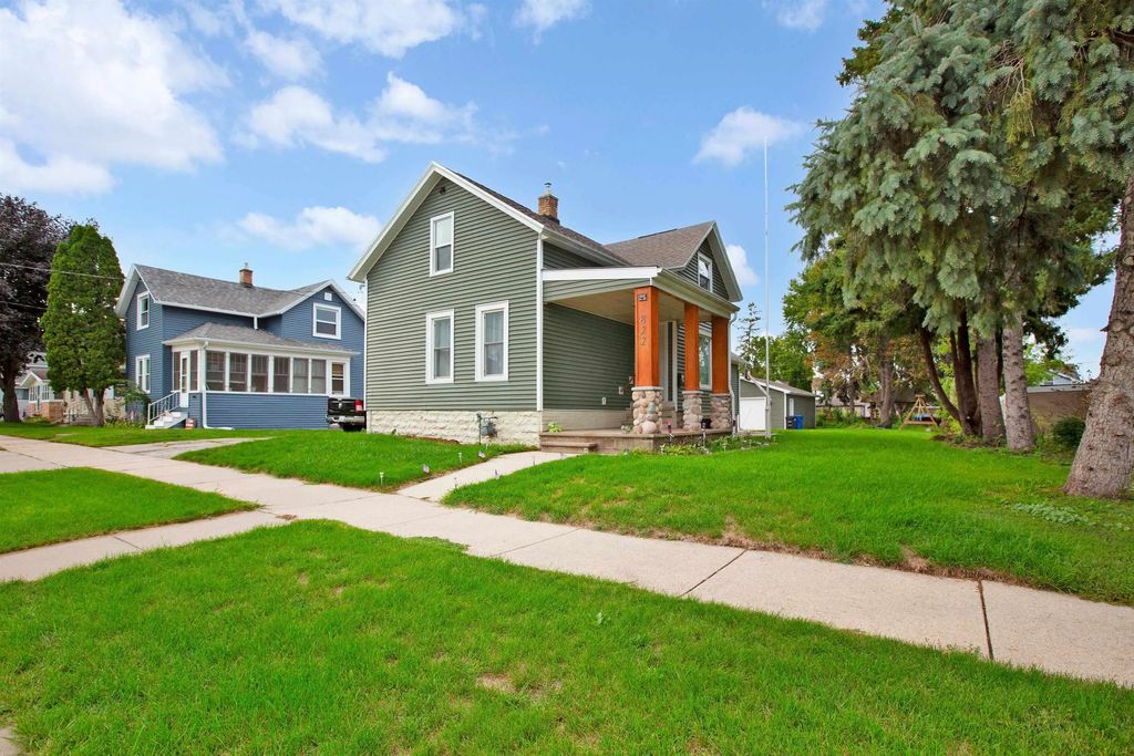 822 W 11th Avenue, OSHKOSH