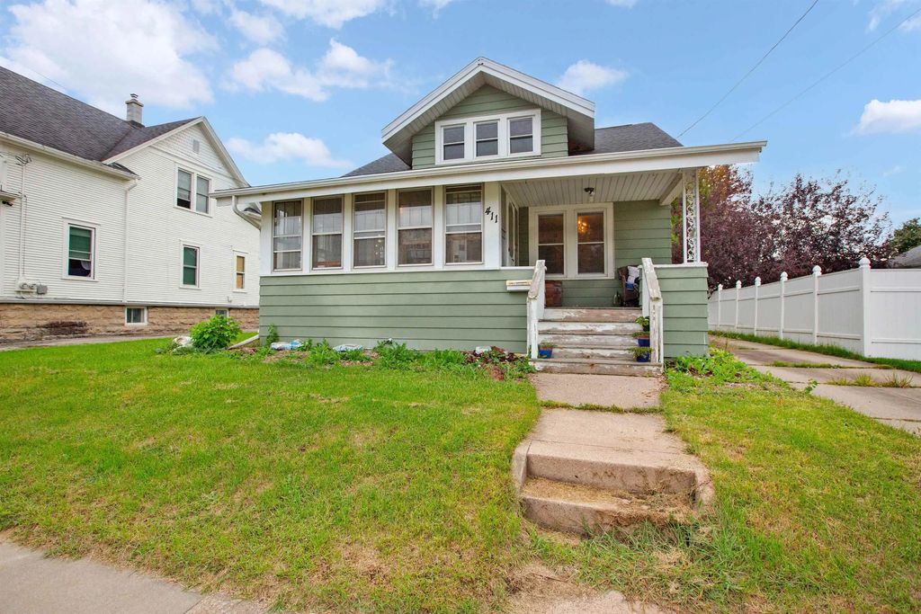 411 Knapp Street, OSHKOSH
