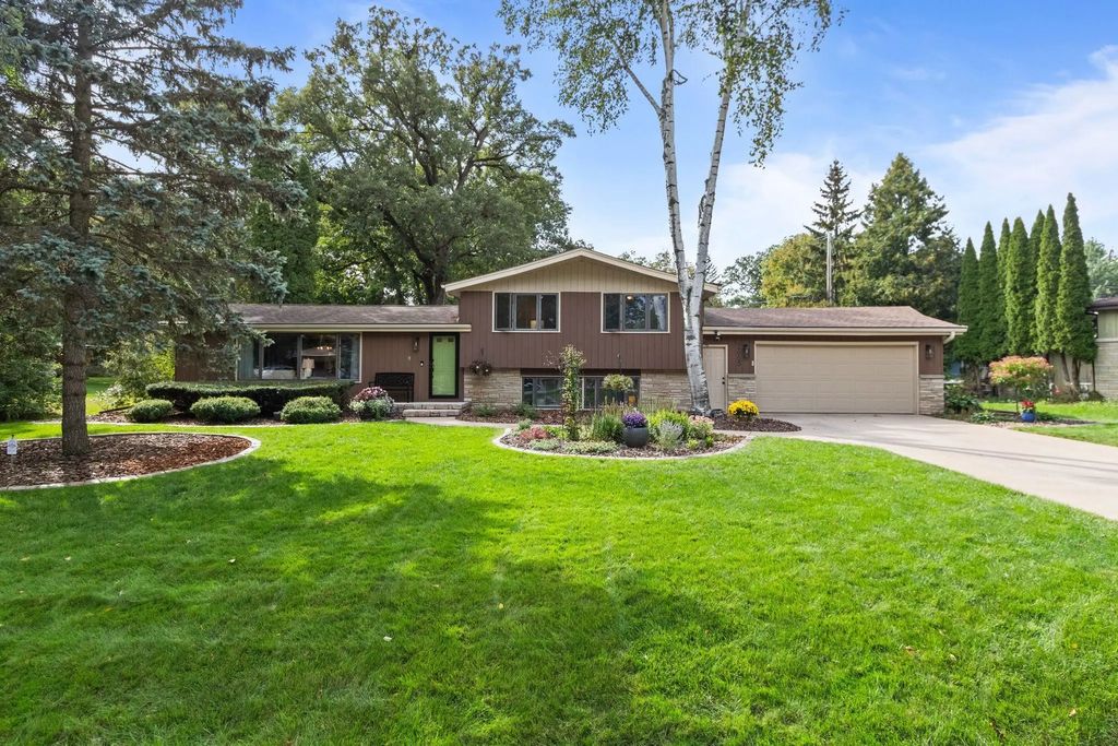 2663 Woodcrest Drive, NEENAH