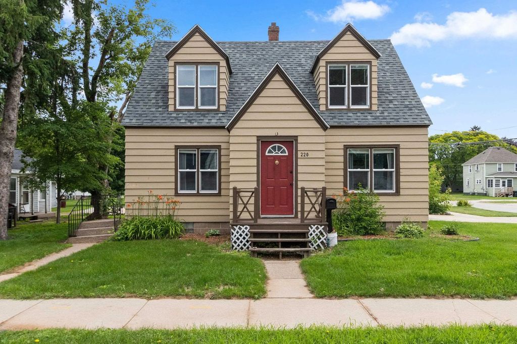 220 S Union Street, SHAWANO