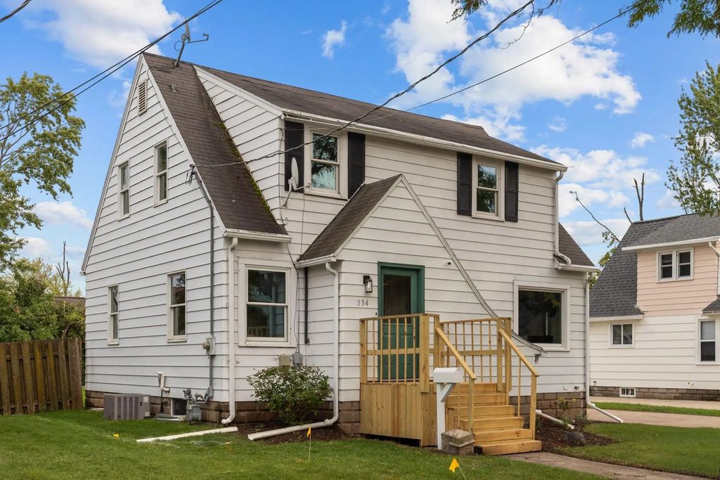 354 Oak Street, MENASHA