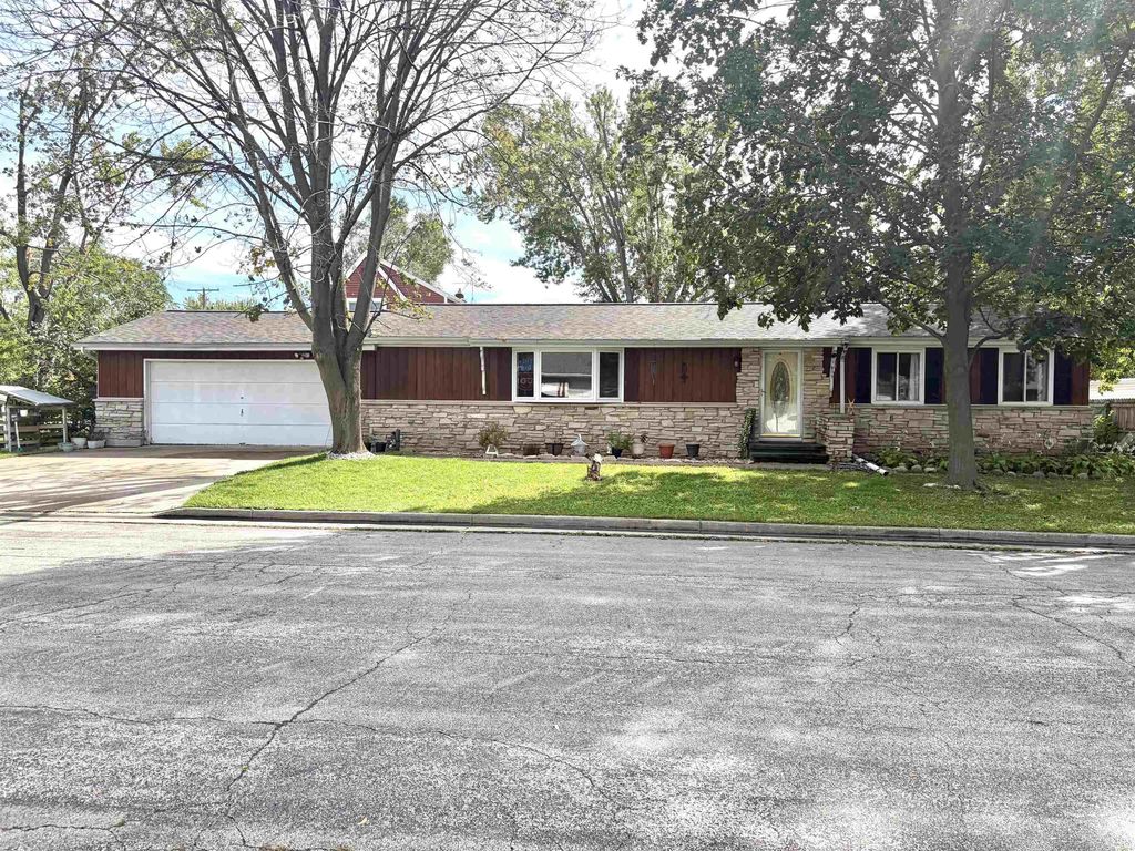 241 Butte Des Morts Drive, MENASHA