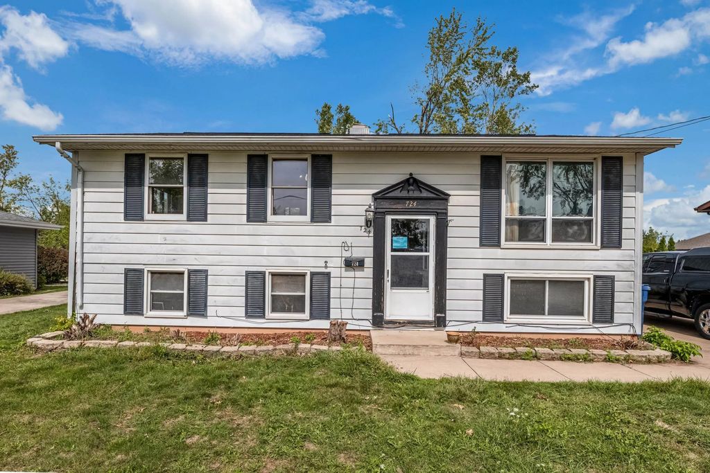 724 11th Street, MENASHA